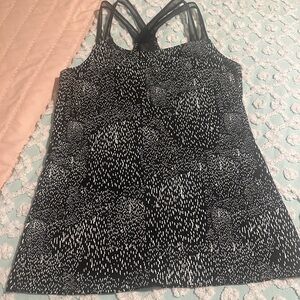 FABLETICS Black and White Work out Top sz S